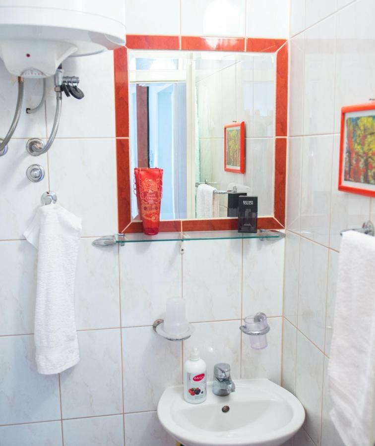 Yellow Lily Mostar Apartman Екстериор снимка